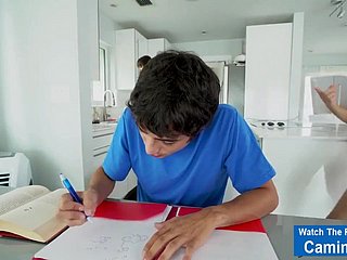المنزل وحدها مع أمي وStepsis