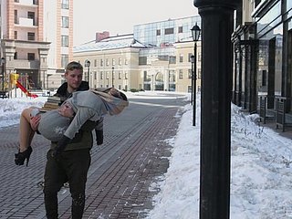Sexy Russian Chick Tori Fox раздевается и трахнул хорошо