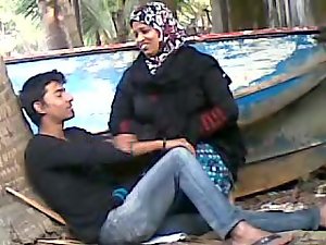 Aunty Bangladesh brushwood giovane amante