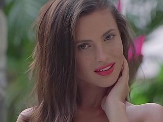 Letni striptiz z niegrzecznym nowicjuszem Jazze Jazza sprawia, że ​​Cum Hard