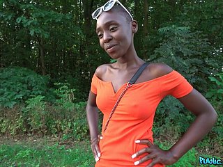 L'ebano africano ama il grande cazzo 1 - agente pubblico