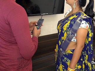 Bhabhi الهندي يغوي ميكانيكي التلفزيون لممارسة الجنس مع صوت هندي واضح