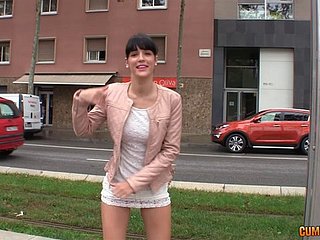 そのお尻は素晴らしく、性交シーンで高く評価されなければなりません