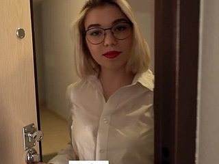 Cram spoil fucked oleh pelajar di meja di rumah pov