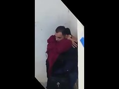 아랍 히잡 모로코 공공 장소에서 키스