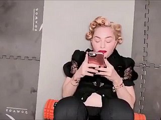 Godin Madonna – Magie van prachtige voeten en benen
