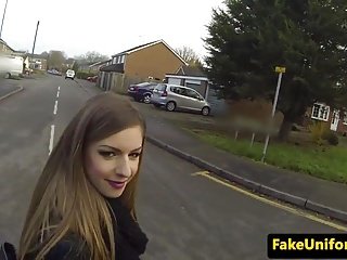 Грудастая ик шлюха analfucked по униформе полицейского