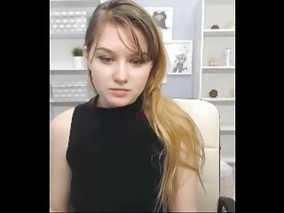 Adolescente loura Tori revelando seu corpo nu para todos verem