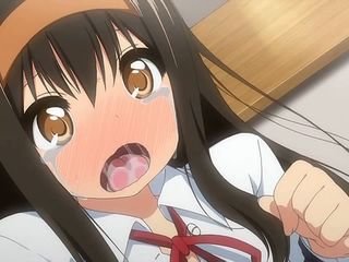 高温多湿の女子高生は、驚異的なシャフトでいっぱいの彼女のマフを取得します