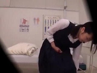 jeunes etudiantes japonaises soumise Visite کی medicale