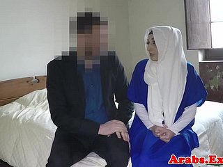 Hijab moslemischen doggystyled vor Hahn saugen